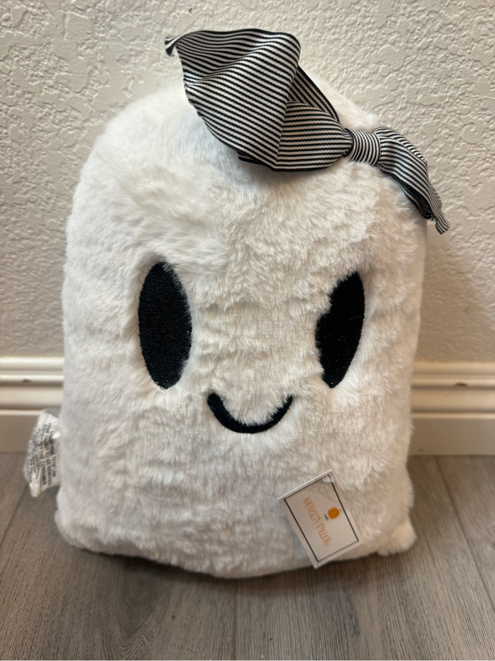 White Ghost Accent Pillow, Ghost Pillow, Ghost with Bow Pillow, Halloween Pillow